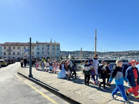 Maškare so se sprehodile po Velikem trgu. 